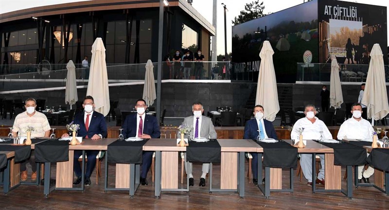 Vali Ersin Yazıcı, Korkuteli Seyir Park’ta Pandemi tedbirleri çerçevesinde toplantı düzenledi