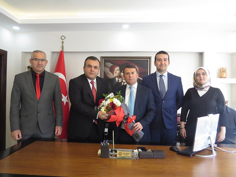 Vergi haftası dolayısıyla Vergi Dairesi Müdür V. Yılmaz Külen,Kaymakam Çimşit i makamında ziyaret etti.