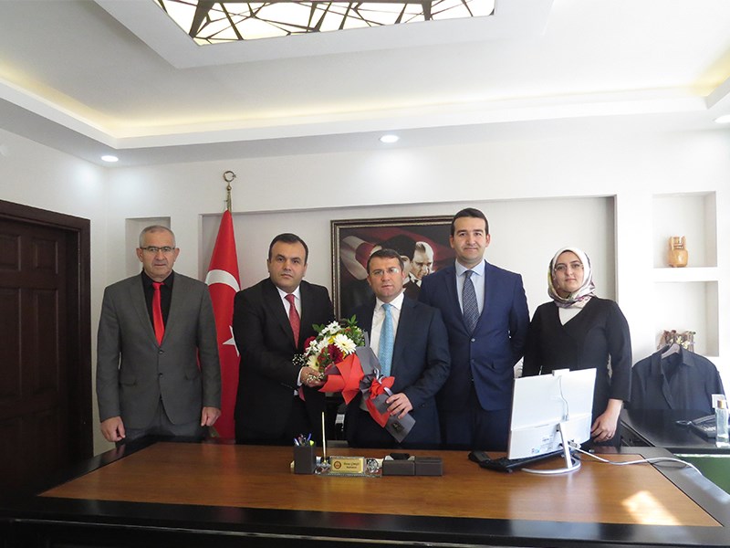 Vergi haftası dolayısıyla Vergi Dairesi Müdür V. Yılmaz Külen,Kaymakam Çimşit i makamında ziyaret etti.