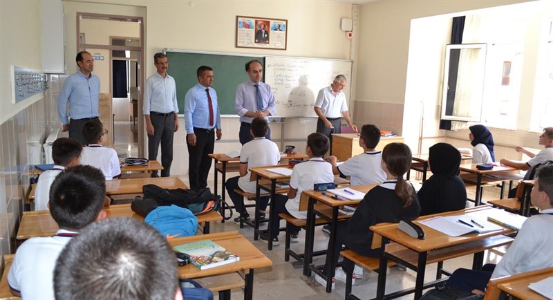 Okul ziyaretleri kapsamında Arif Cebeci Ortaokulunu ziyareti 