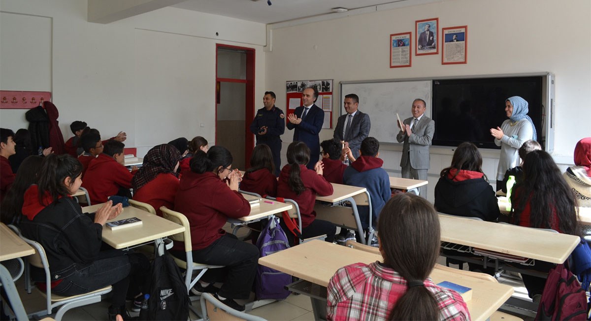 İlçe Kaymakamı Sezgin Üçüncü AHENK Projesi kapsamında Hacı Ethem-Şerife Kavukçu Anadolu Lisesi ziyaret etti
