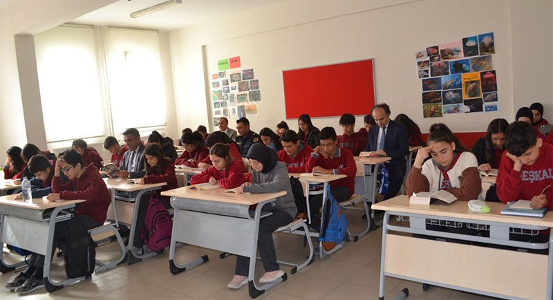 İlçe Kaymakamı Sezgin Üçüncü AHENK Projesi kapsamında Hacı Ethem-Şerife Kavukçu Anadolu Lisesi ziyaret etti