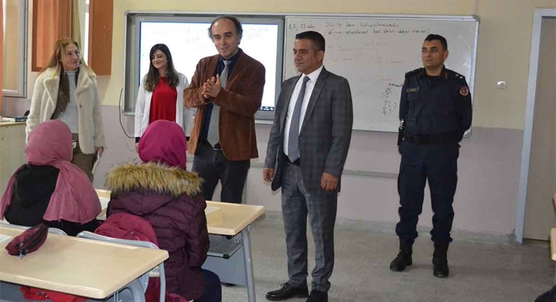 İlçe Kaymakamı Sezgin Üçüncü AHENK Projesi kapsamında Korkuteli Hasan Özdemirci Kız Anadolu İmam hatip lisesini ziyareti